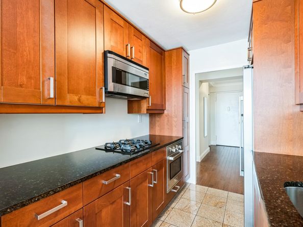 6600 Blvd East 16B, West New York NJ 07093