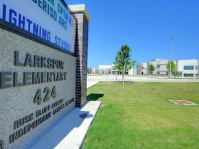 401 Lewisville LN, Leander TX 78641