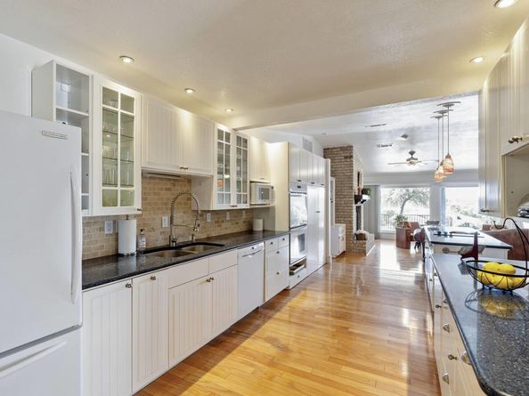 20632 Highland Lake DR, Lago Vista TX 78645