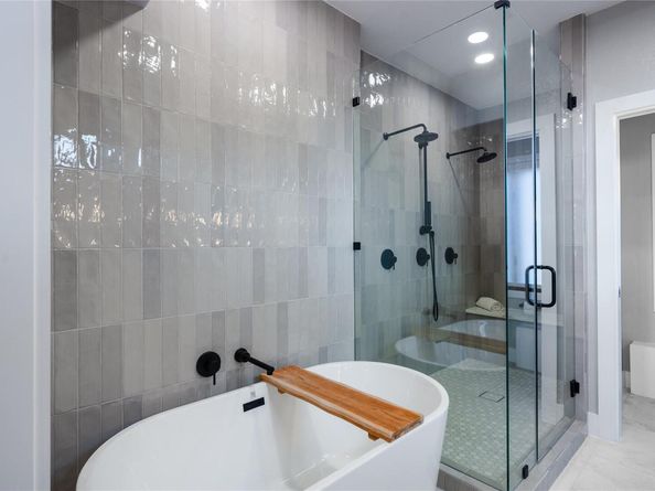 516 Deckhouse DR, Point Venture TX 78645