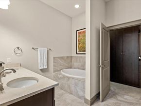 2520 Bluebonnet LN 21, Austin TX 78704