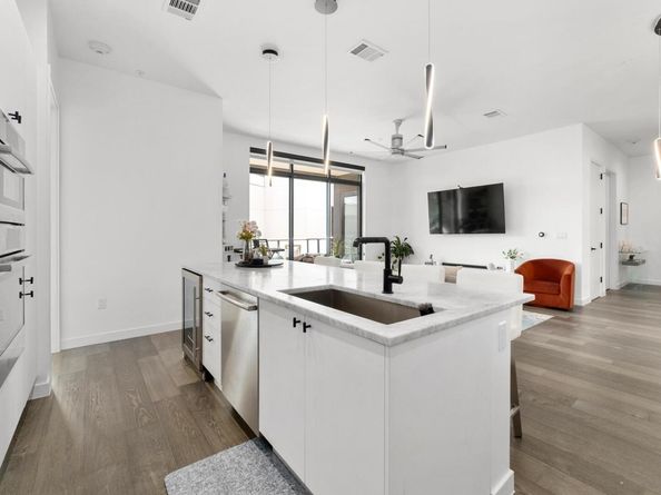 800 Embassy DR 609, Austin TX 78702