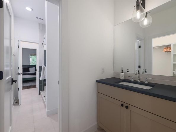 1701 Willow ST, Austin TX 78702