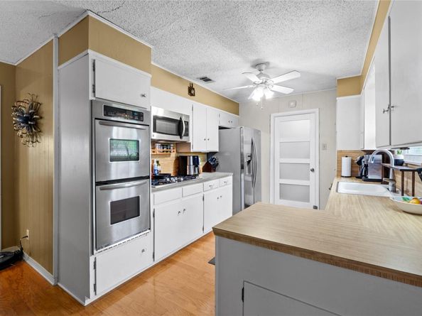 3206 Silverleaf DR, Austin TX 78757