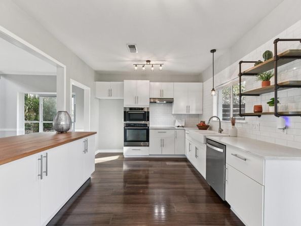 319 Hazeltine DR, Lakeway TX 78734