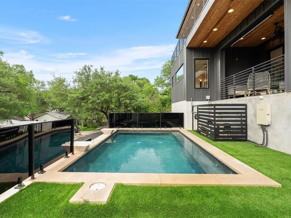 2208 Montclaire ST, Austin TX 78704