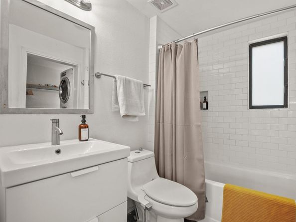 2111 E 8th ST, Austin TX 78702
