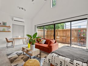 2111 E 8th ST, Austin TX 78702