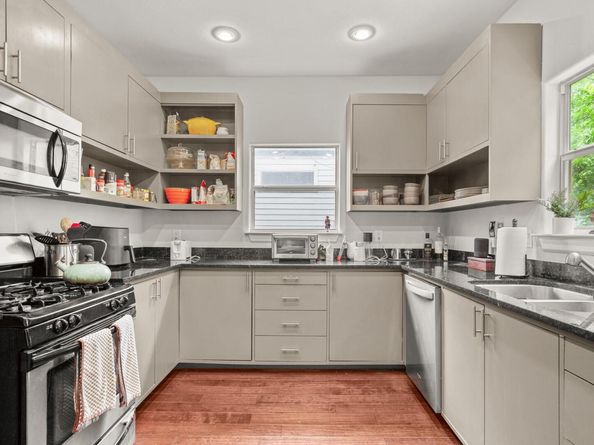 2111 E 8th ST, Austin TX 78702