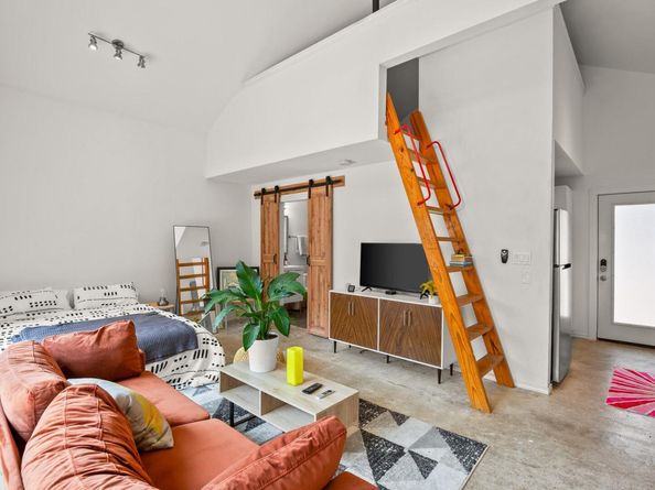 2111 E 8th ST, Austin TX 78702
