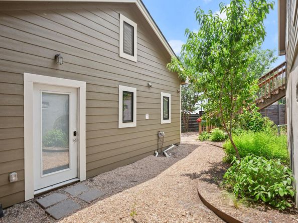 2111 E 8th ST, Austin TX 78702
