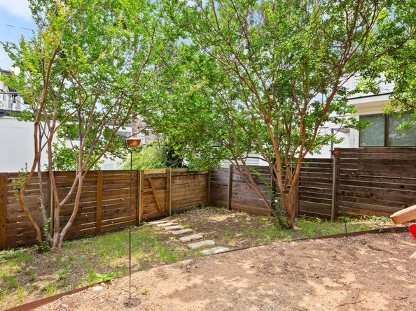 2111 E 8th ST, Austin TX 78702