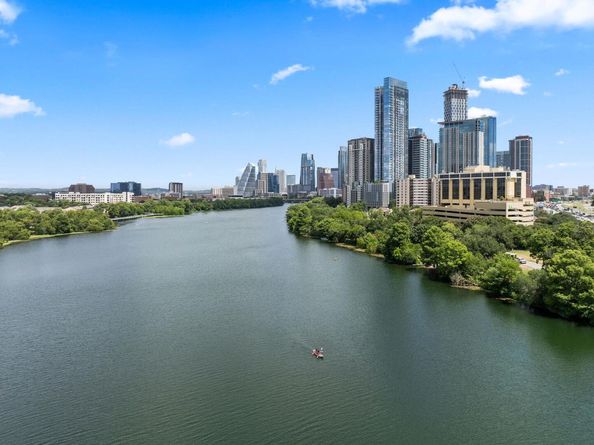 2305 E 8th ST, Austin TX 78702