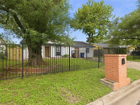 4502 Turnstone DR, Austin TX 78744