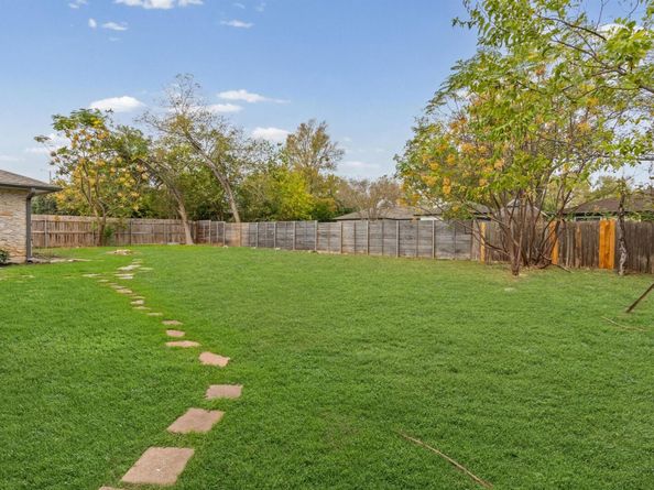 11004 Rustic Manor LN, Austin TX 78750