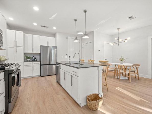 2733 Dulce LN 602, Austin TX 78704