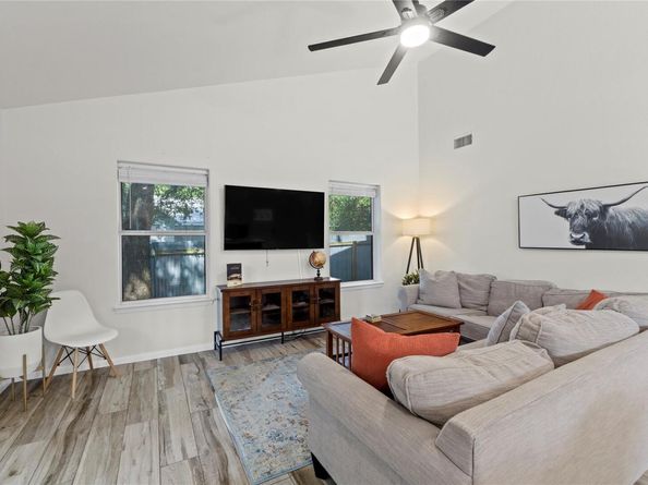 1304 Alamo ST, Austin TX 78702