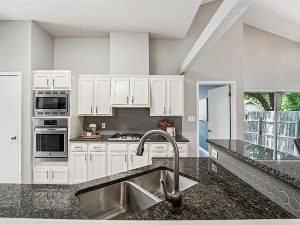 8204 Cahill DR, Austin TX 78729