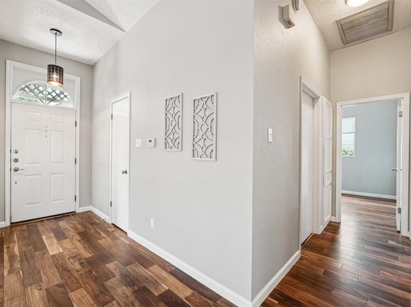 8204 Cahill DR, Austin TX 78729