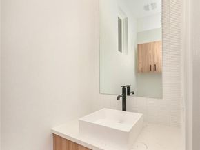 1712 Woodland Ave 1, Austin TX 78741
