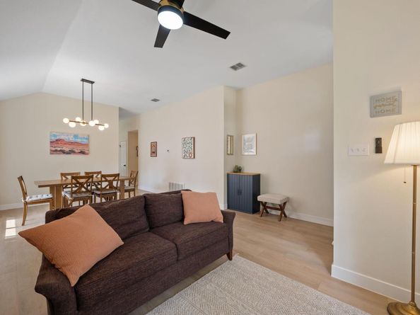 2105 Yaupon HOLW, Round Rock TX 78664