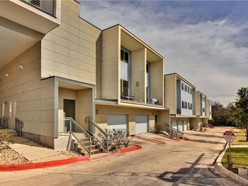 604 N Bluff DR
