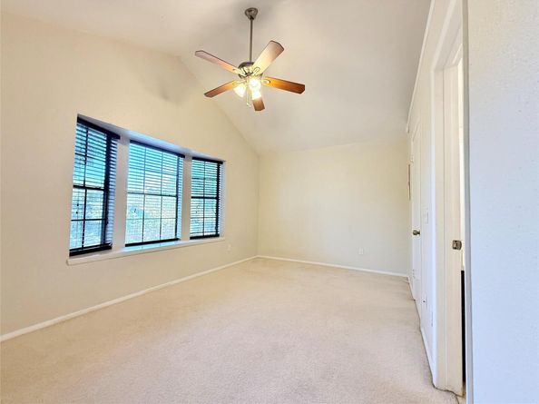 11901 Swearingen DR 13, Austin TX 78758