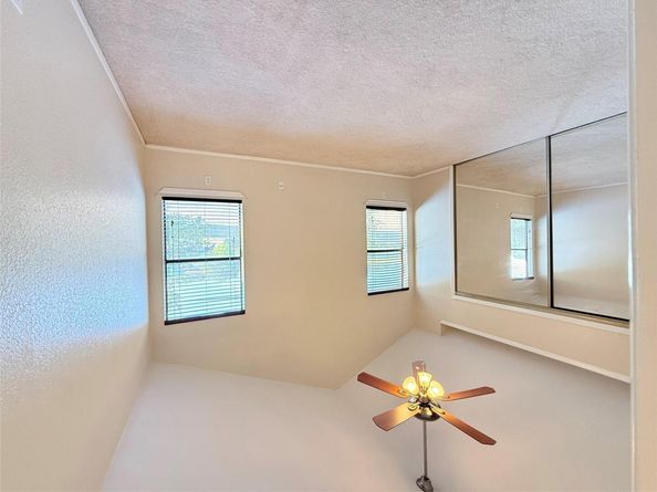11901 Swearingen DR 13, Austin TX 78758