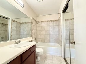 11901 Swearingen DR 13, Austin TX 78758