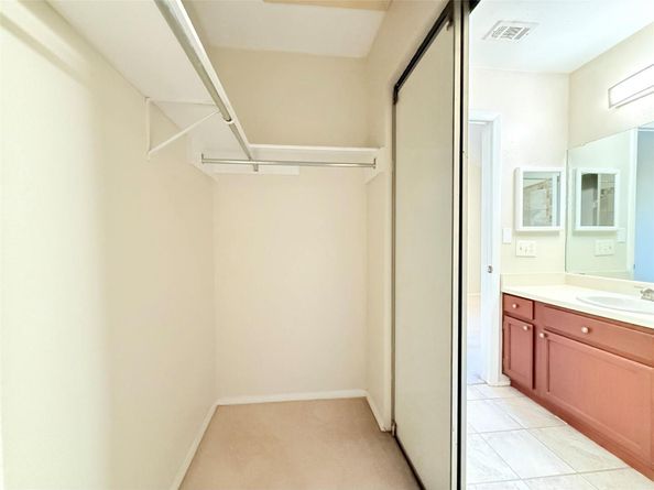 11901 Swearingen DR 13, Austin TX 78758