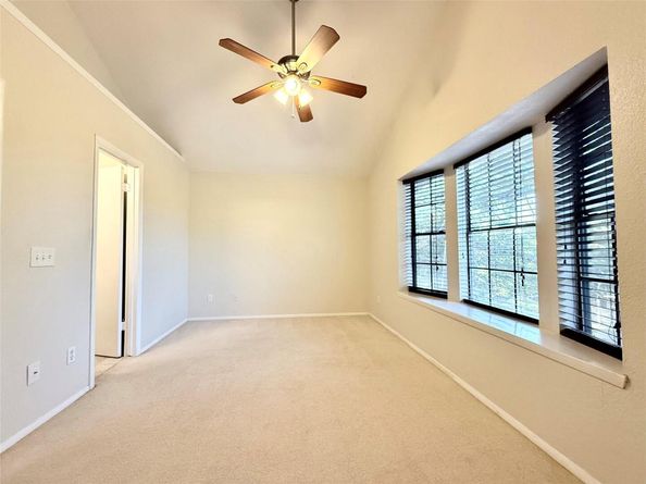 11901 Swearingen DR 13, Austin TX 78758