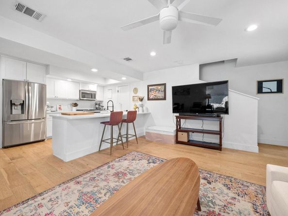 3402 Dolphin DR A, Austin TX 78704