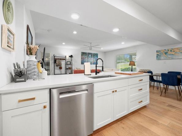 3402 Dolphin DR A, Austin TX 78704