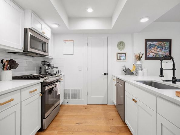 3402 Dolphin DR A, Austin TX 78704