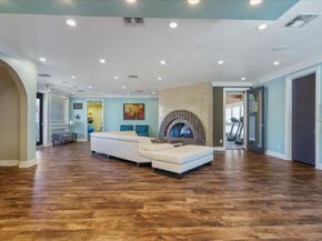 935 La Posada DR 158, Austin TX 78752