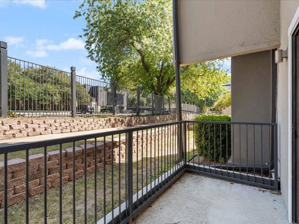 935 La Posada DR 158, Austin TX 78752