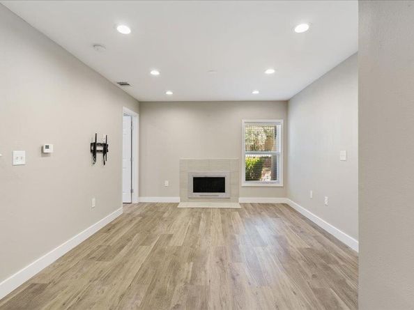 935 La Posada DR 158, Austin TX 78752