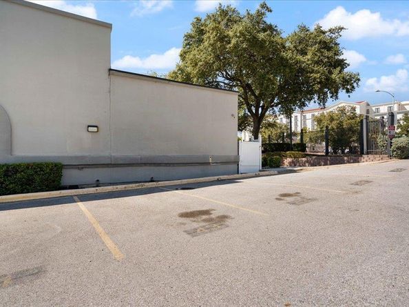 935 La Posada DR 158, Austin TX 78752