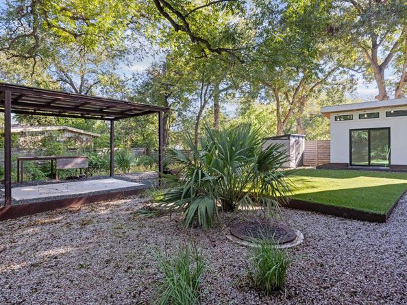 1116 Mariposa DR D, Austin TX 78704