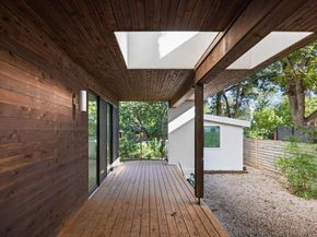 1116 Mariposa DR D, Austin TX 78704