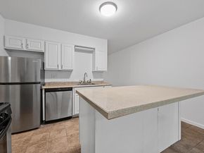 2303 E Side DR 102, Austin TX 78704