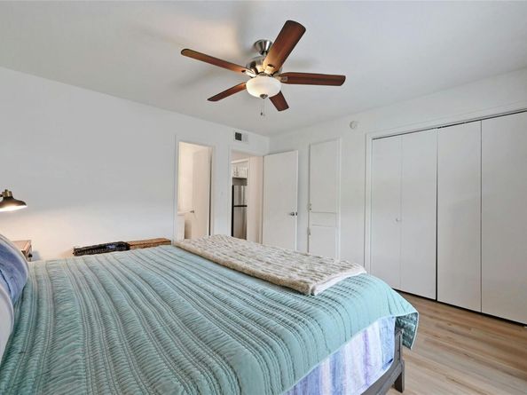 2303 E Side DR 102, Austin TX 78704