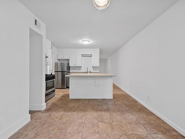 2303 E Side DR 102, Austin TX 78704