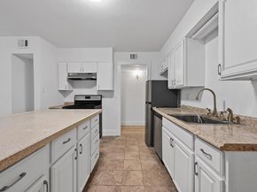 2303 E Side DR 102, Austin TX 78704
