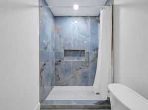 2303 E Side DR 102, Austin TX 78704