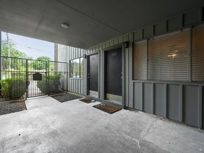 2303 E Side DR 102, Austin TX 78704