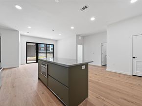2209 S 1st ST 118, Austin TX 78704
