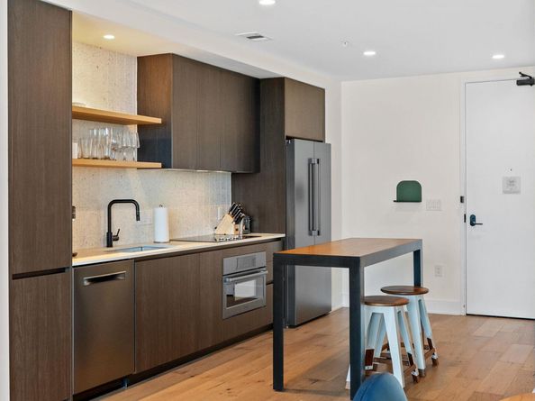 48 East Ave 2010, Austin TX 78701