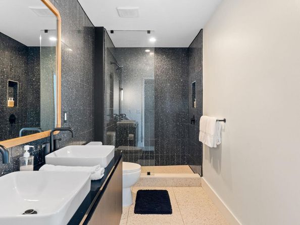 48 East Ave 2010, Austin TX 78701