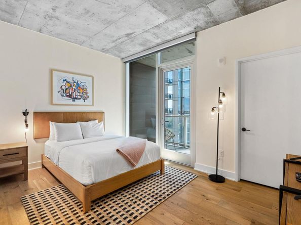48 East Ave 2010, Austin TX 78701